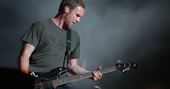 Guitarrista do Pearl Jam e a doença de Crohn