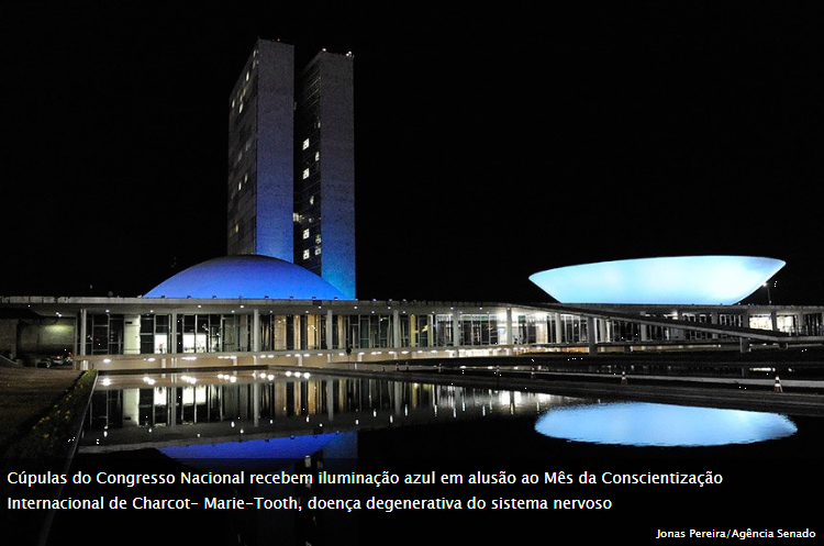 Cúpulas do Congresso ficam iluminadas de azul em referência à doença Charcot-Marie-Tooth